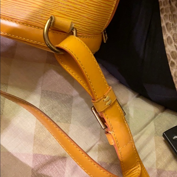 Authentic LOUIS Vuitton Gobelins Backpack - Picture 5 of 8